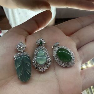 Elegant Green Gemstone Pendant Set